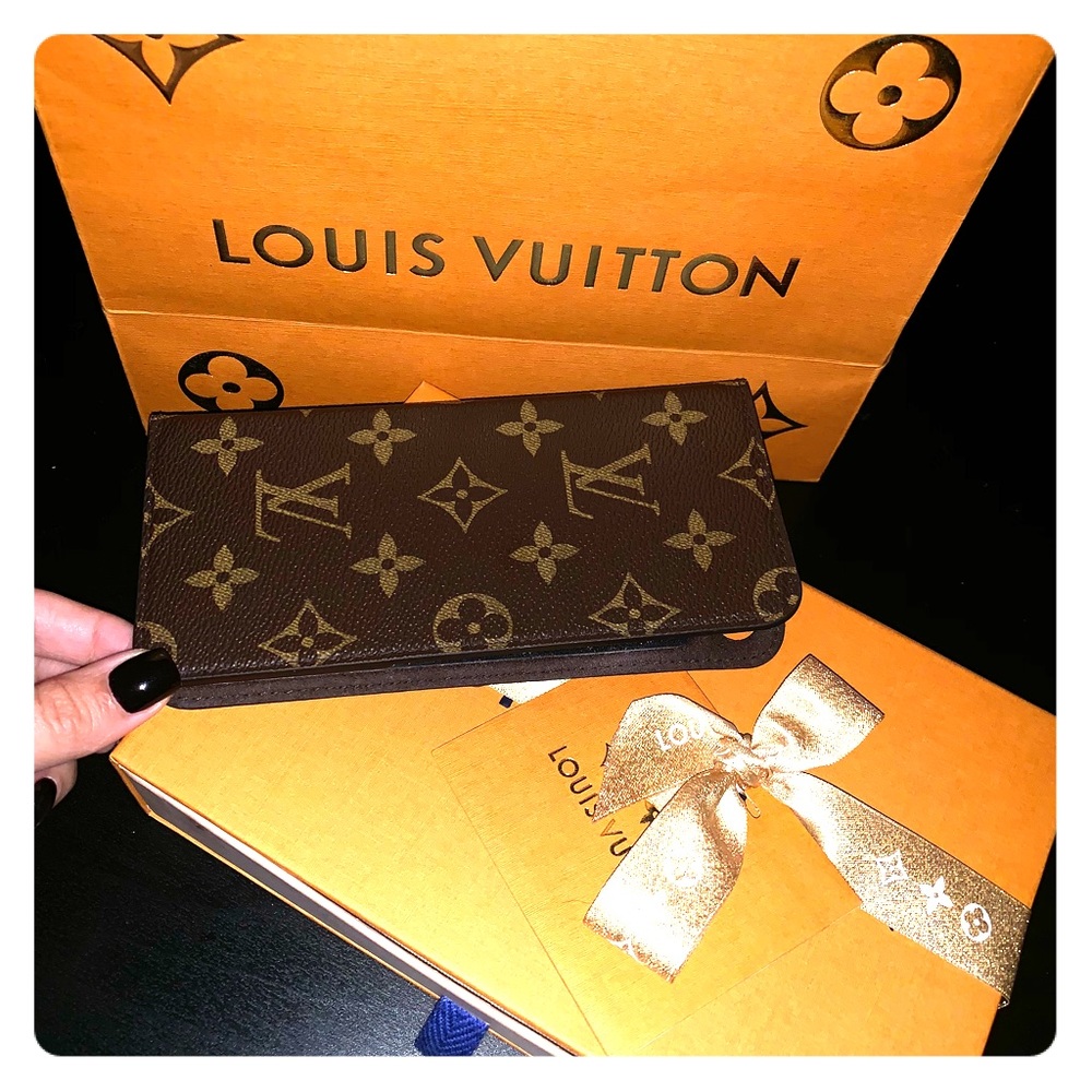 ❌SOLD❌ AUTHENTIC Louis Vuitton iPhone Folio